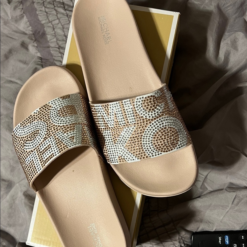 Light pink Michael Kors slides in GUC